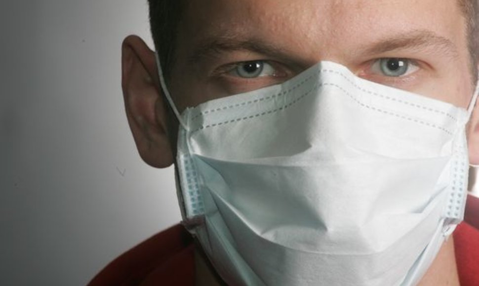 Sergantieji vadinamuoju kiaulių gripu ir juos slaugantys asmenys turi dėvėti medicinines kaukes.