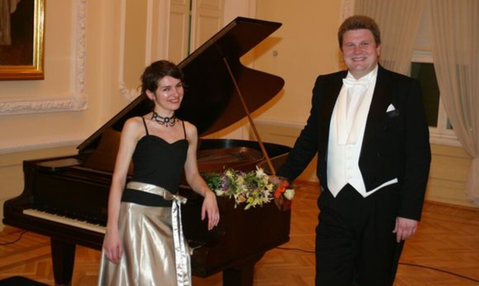 &bdquo;(Ne)vaiki&scaron;kas istorijas&ldquo; Kauno filharmonijoje pasakos solistas G.Prunskus ir pianistė L.Krėp&scaron;taitė.