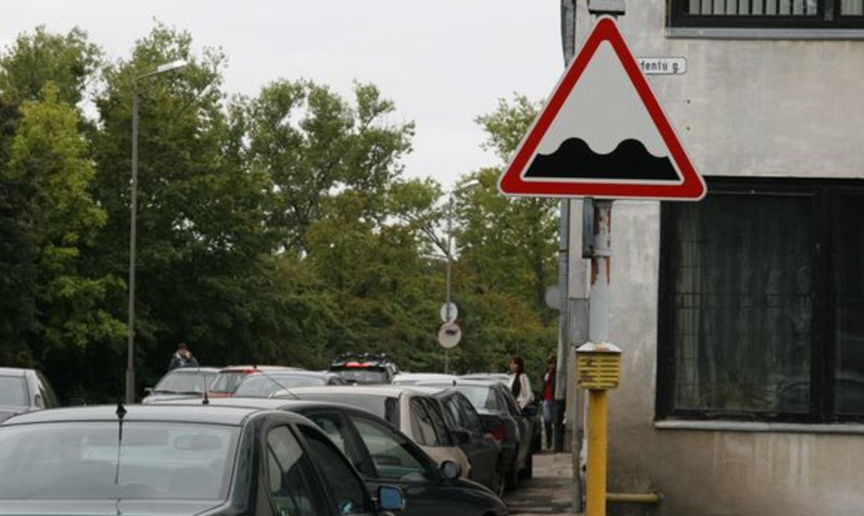 Saugaus eismo komisija nutarė keturiose miesto vietose įrengti naujus greitį ribojančius kalnelius.
