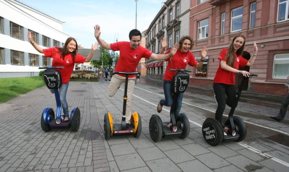 „Super SEGWAY“ vadovas V.Leonavičius sakė, kad vasarą įdarbinami moksleiviai į kolektyvą įneša šurmulio.