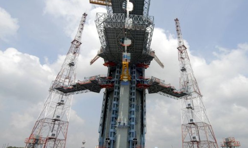 Indijos gamybos raketa su kosminiu aparatu „Chandrayaan-1“ turi startuoti trečiadienį.