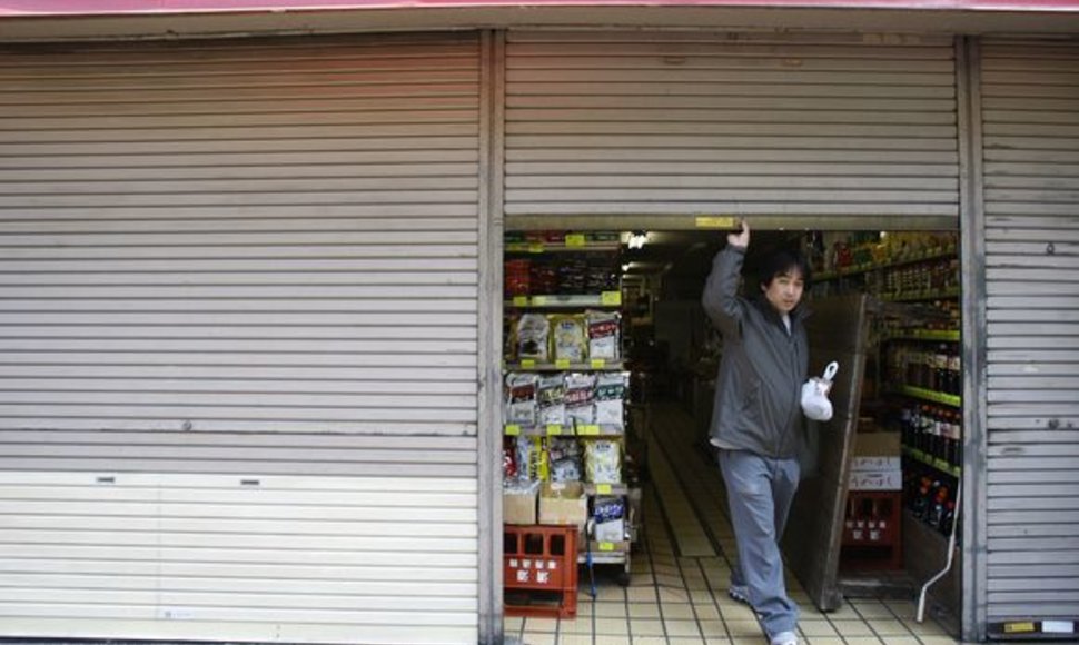 Kurorto Atami, esančio į pietus nuo Tokijo, pagrindinėje gatvėje uždarytos 13 iš 19 parduotuvių