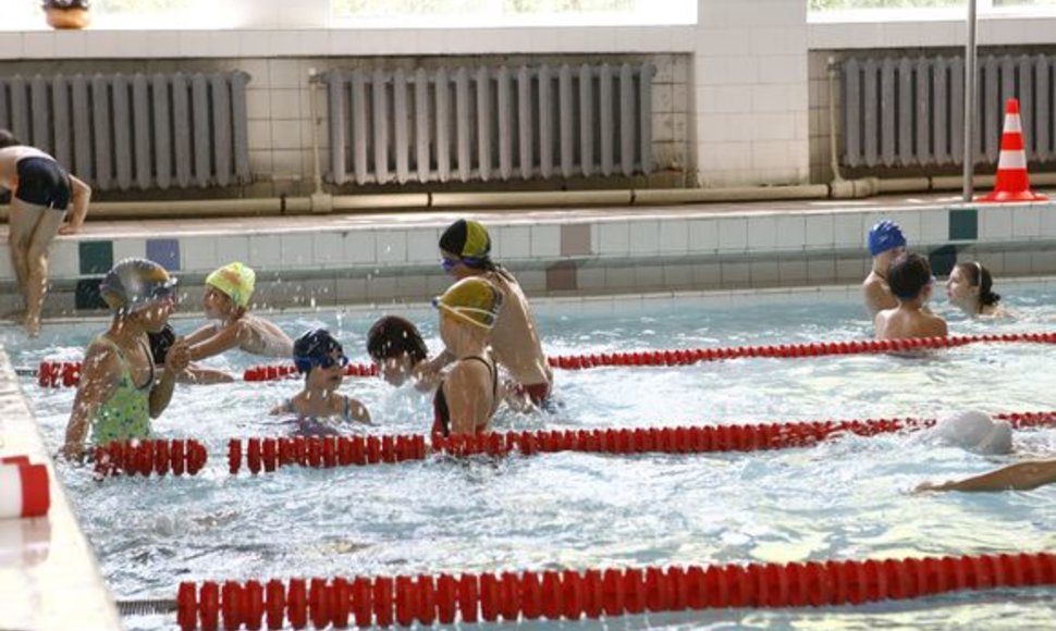 Nuo kitų mokslo metų visiems trečiokams bus įvestos privalomos plaukimo pamokos.