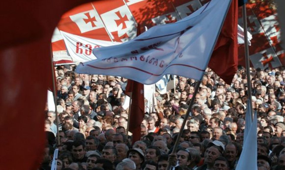 Rožių revoliuciją prieš penkerius metus pradėjo daugybė Gruzijos gyventojų.