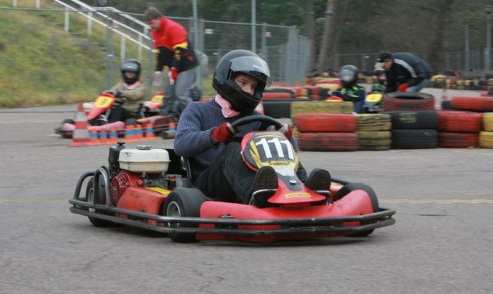 Vyriausybė ėmėsi gelbėti kartingų sportą Lietuvoje.