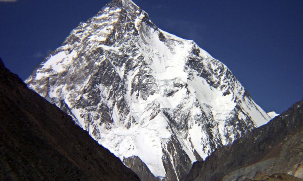 Žuvo mažiausiai devyni alpinistai, mėginę įkopti į K2 viršūnę.