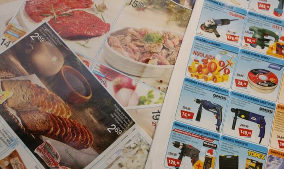 Dalį pa&scaron;to dėžutėse atsiduriančių reklamų i&scaron;ne&scaron;ioja ir pa&scaron;to darbuotojai.