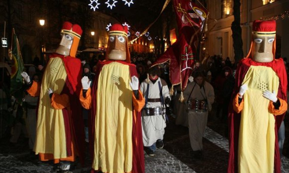Didžiulės Trijų karalių figūros ir smalsuolių minia kvies kartu palydėti Kalėdų dvasią.