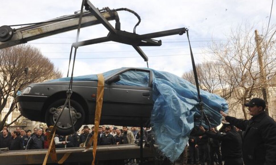 Irano mokslininkas Mostafa Ahmadi Roshanas buvo susprogdintas savo automobilyje Teherane trečiadienį.