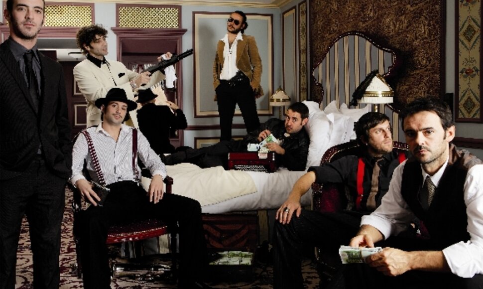 Grupė &bdquo;Les Hurlements D'L&eacute;o&ldquo;
