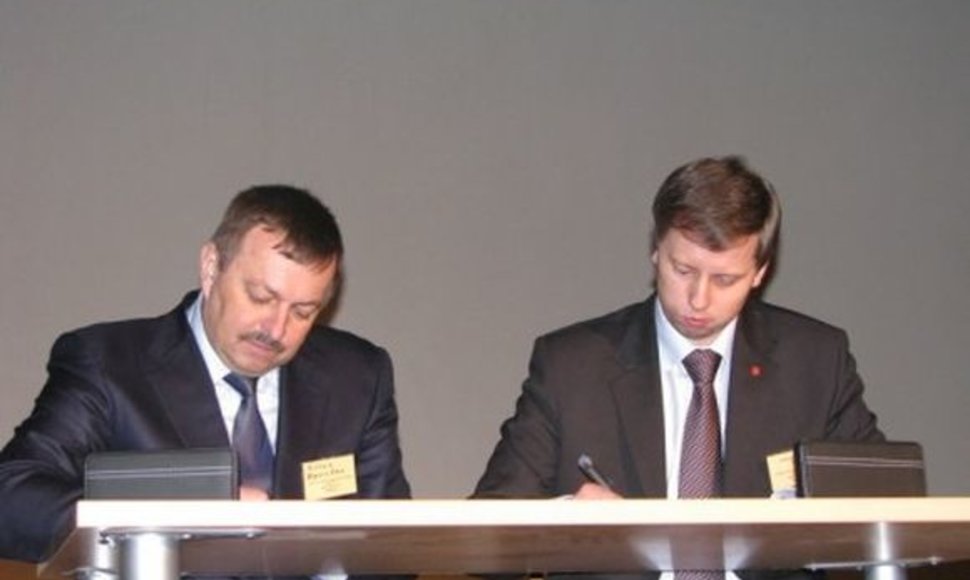 Dviejų didžiausių Lietuvos miestų vadovai V.Navickas ir A.Kupčinskas dvimiesčio deklaraciją pasirašė Kaišiadoryse.