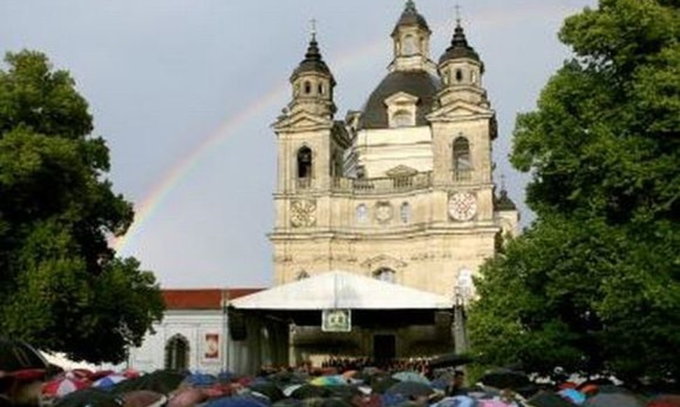 Pažaislio vienuolyne prasidėjęs festivalis vėliau apkeliaus įvairias Kauno, rajono ir kitas Lietuvos vietas.