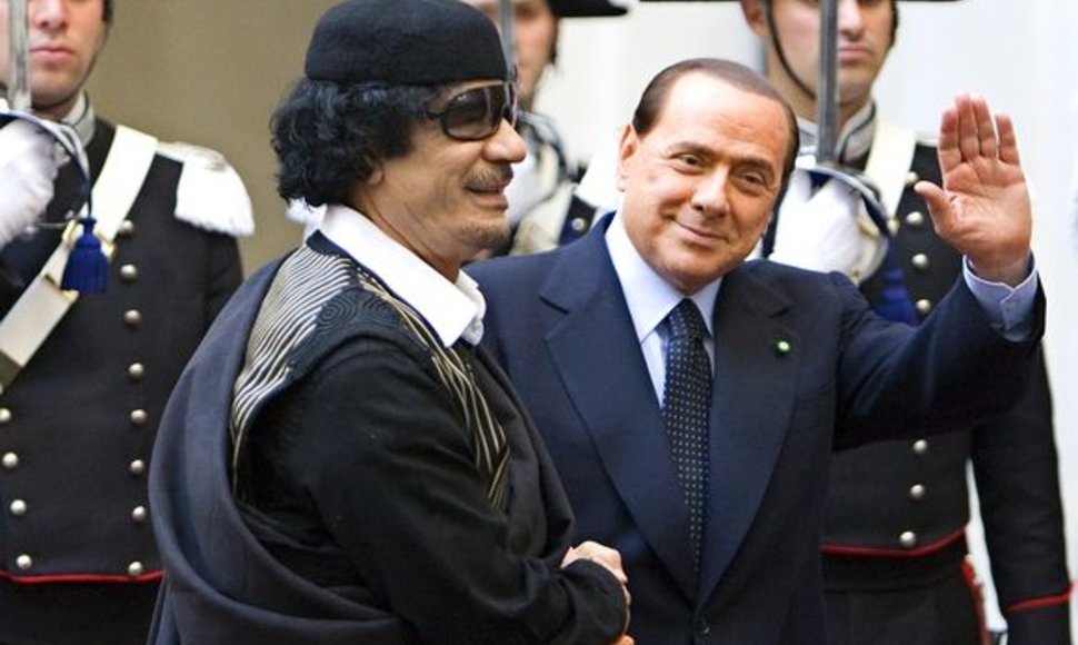 M.Gadhafi Romoje pasveikino Berlusconi.