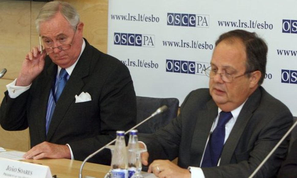 ESBO PA generalinis sekretorius Spenceris Oliveris (kairėje) ir ESBO PA prezidentas Joao Soaresas.