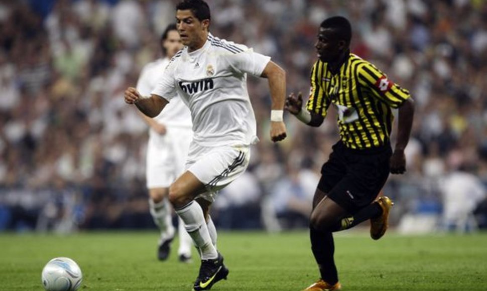 C.Ronaldo bando atsiplėšti nuo „Al-Ittihad“ komando žaidėjo