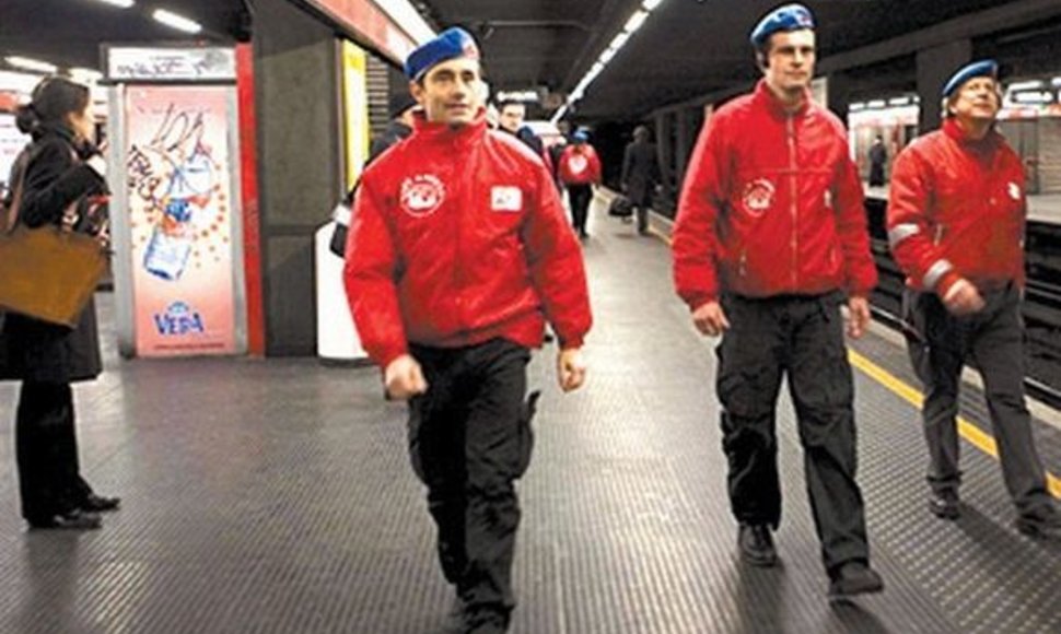 „Miesto angelai“ patruliuoja miesto metro.