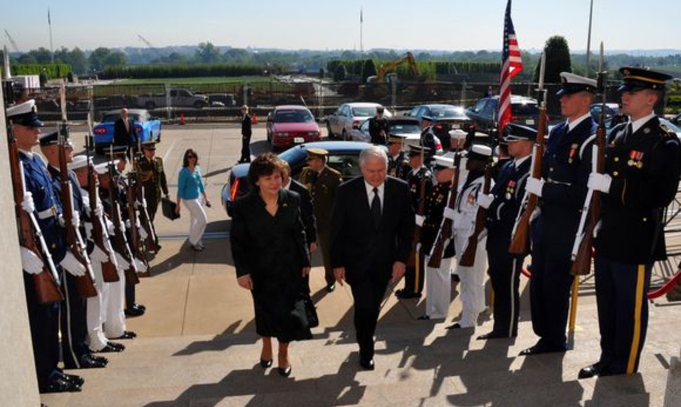 Rasa Juknevičienė ir JAV  gynybos sekretorius Robertas Gatesas