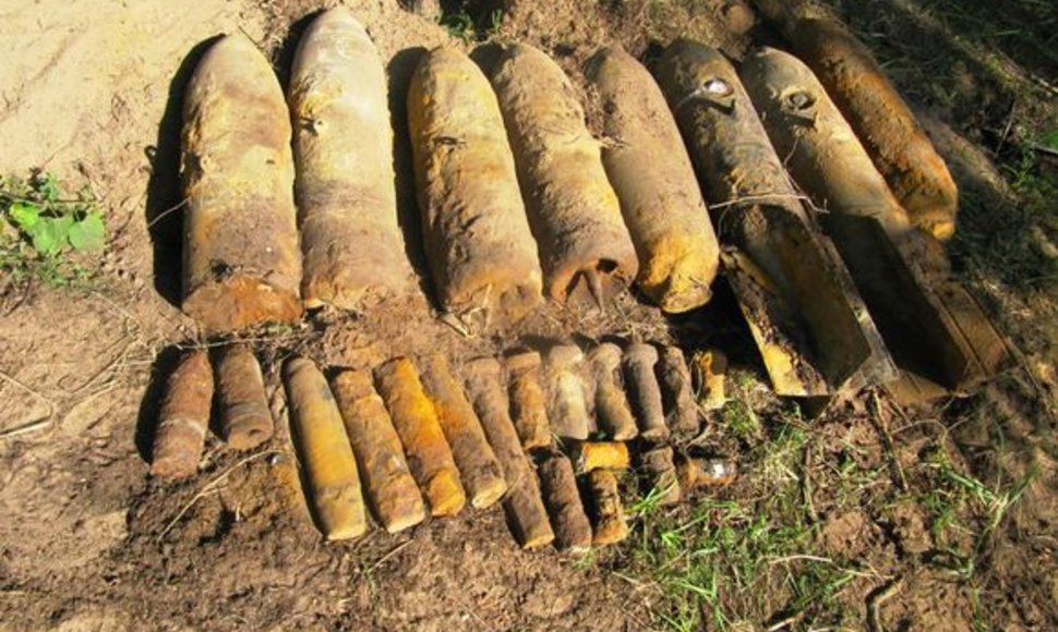 Per išminavimo operaciją rastas didelis kiekis bombų.