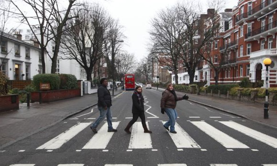Žymioji perėja prie garso įrašų studijos „Abbey Road“.