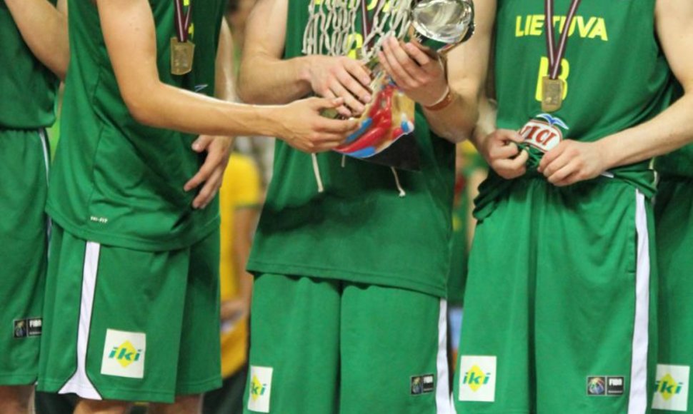 Naujieji „adiZero Crazy Light“debiutavo per 2011m.pasaulio U19 krepšinio čempionatą Latvijoje.