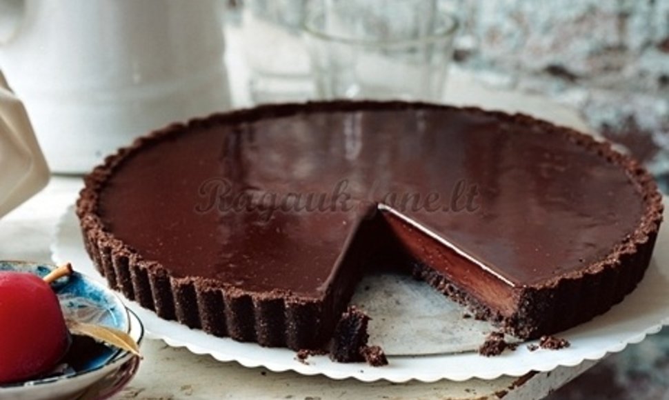 Šokoladinis pyragas – visų smaližių svajonė, nustebinsianti intensyviu skoniu.