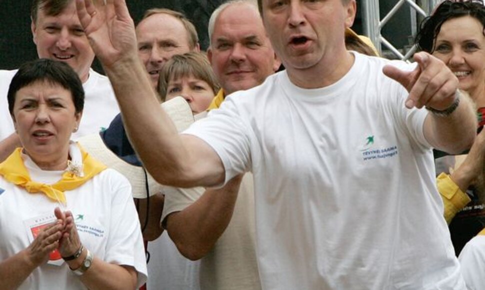 Andrius Kubilius linksminasi.