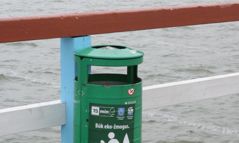Akcijos „Būk ekožmogumi“ šiukšlių konteineris