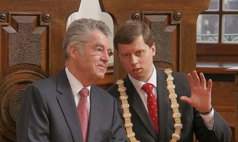 Austrijos prezidentas H.Fischeris domėjosi 600 metų savivaldos jubiliejų neseniai paminėjusio Kauno istorija bei architektūra. 