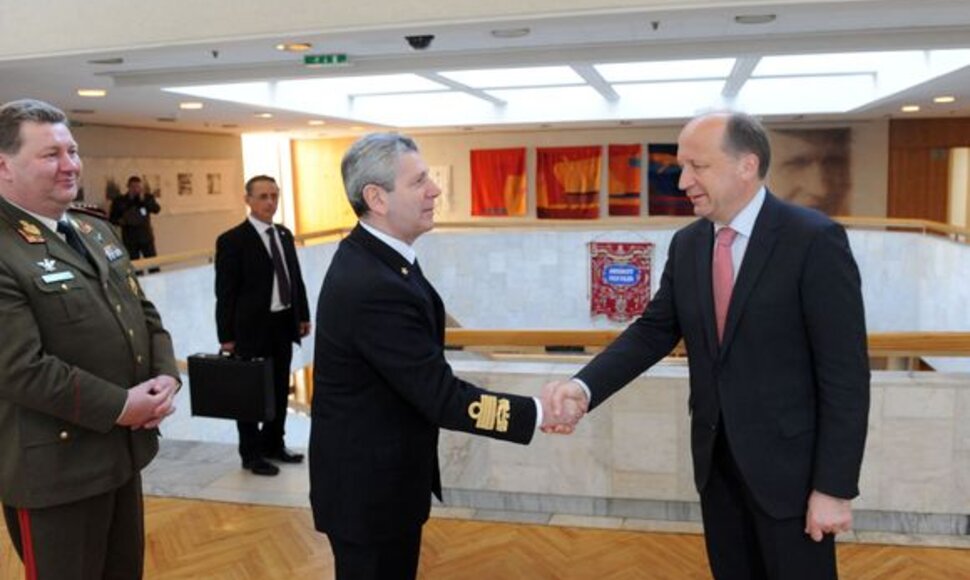 Lietuvoje vieši NATO karinio komiteto pirmininkas admirolas Džiampaolu Di Paola.