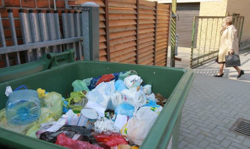 Klaipėdos rajono politikų patvirtinti atliekų surinkimo įkainiai kur kas mažesni nei uostamiestyje. 