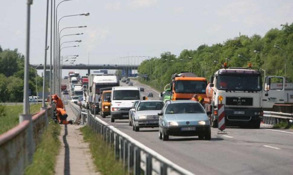 Planuojama, kad visi darbus ant Kleboniškio tilto bus baigti iki savaitės pabaigos.