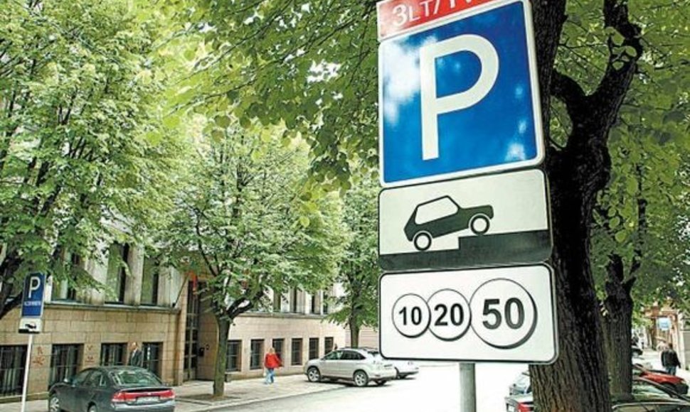 Nė vienas Kauno tarybos narys nėra įsigijęs specialaus leidimo, suteikiančio teisę palikti automobilį kurioje nors mokamoje Kauno gatvių vietoje.