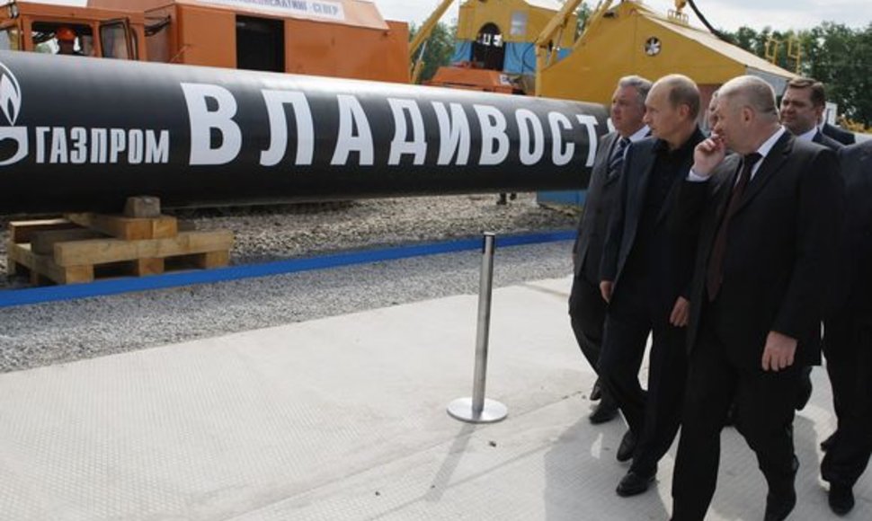 Užsienio investuotojų lūkesčius Rusija traiško  „Gazprom“ atstovų rankomis.
