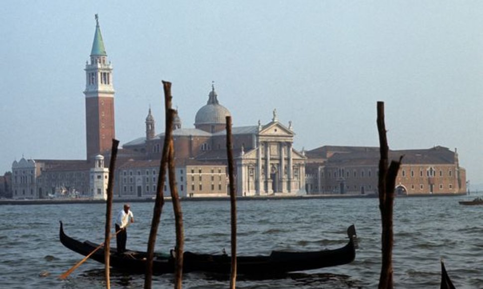 Venecijiečiai nekenčia turistų, nors iš jų užsidirba duonai.