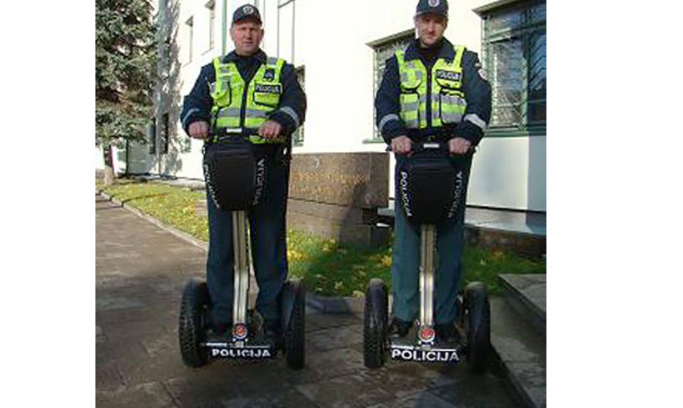Policijos pareigūnai viešąją tvarką prižiūrės važiuodami riedžiais.