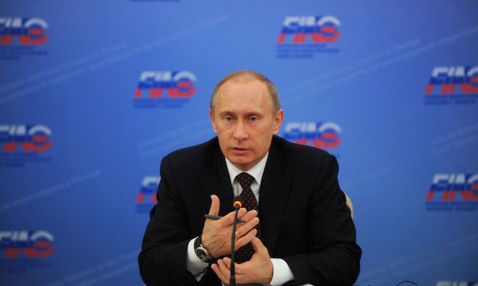 V.Putinas iš visų jėgų stumia dujotiekio tiesimą Baltijos jūros dugnu.