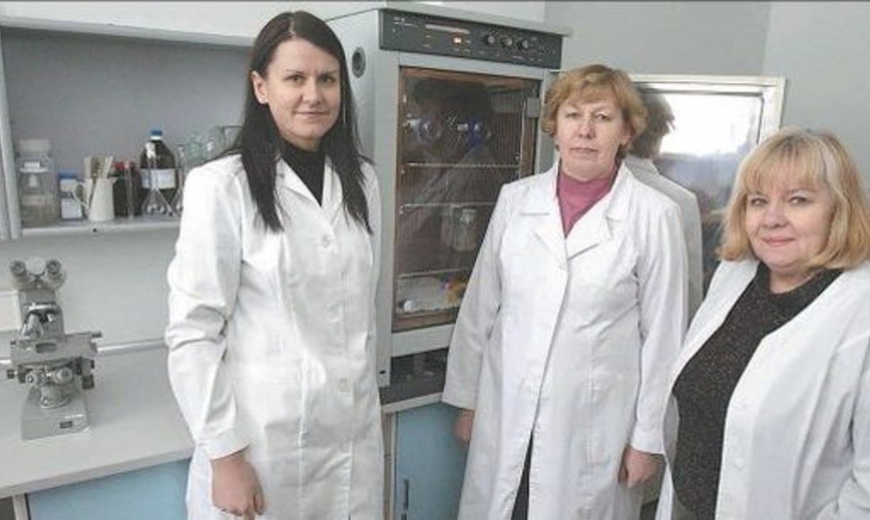 Biochemijos instituto mokslininkės (iš kairės) D.Baltriukienė, V.Bukelskienė, A.Kalvelytė dalyvavo kamieninių ląstelių tyrimuose.