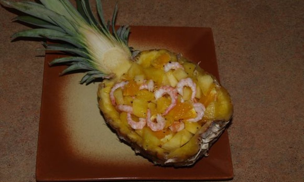 Ananasas su krevetėmis