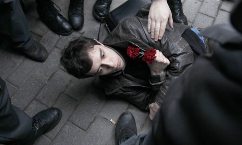 Maskvoje milicija sulaiko opozicijos aktyvistus.