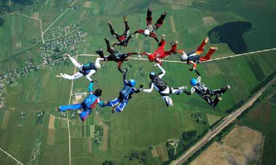 Baltijos šalių moterų parašiutininkių komanda „Smilė“