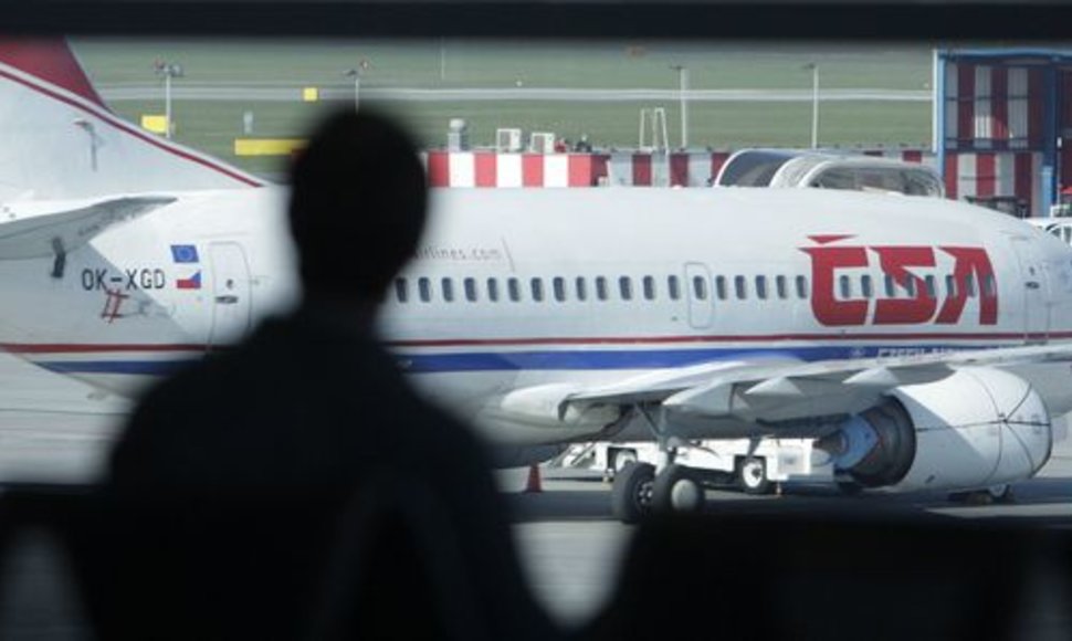 Prahos tarptautiniame oro uoste imtasi specialių saugumo priemonių.