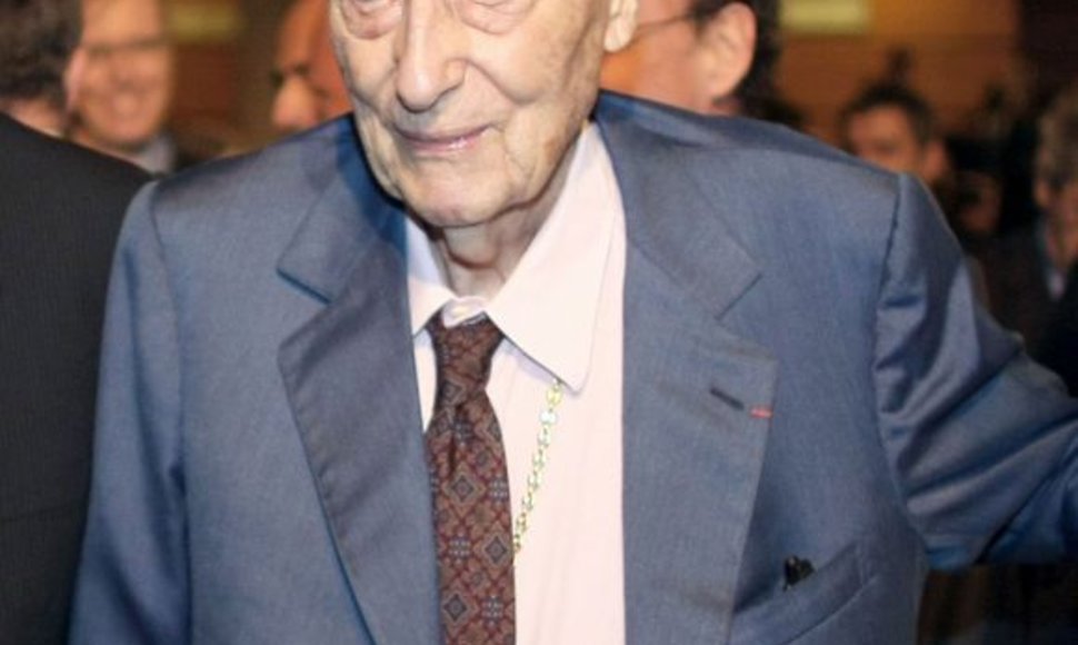 Konjako magnatas Kilianas Hennessy mirė būdamas 103 metų.