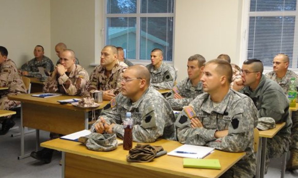 Lietuvoje bendrą pasirengimą misijai Afganistane pradėjo Lietuvos ir JAV kariai.