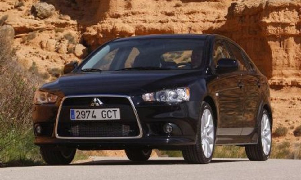 „Mitsubishi Lancer Sportback“ jau rieda Lietuvos keliais