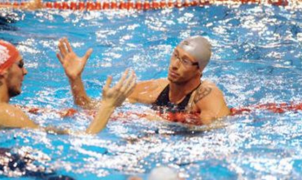 50 m distanciją peteliške tarp vyrų greičiausiai įveikė Amaury Leveaux'as