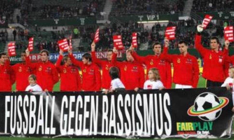 Rasizmui futbole ne vieta