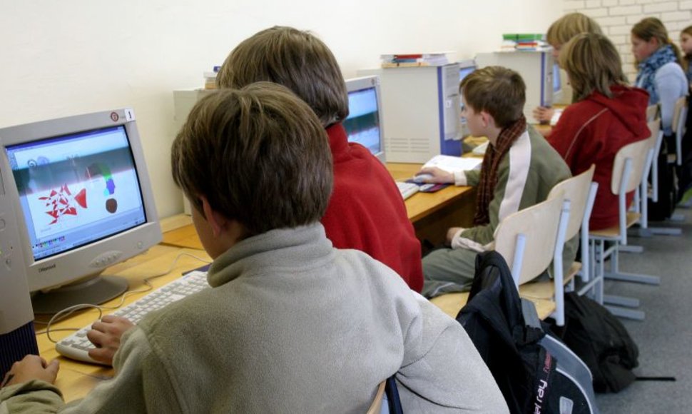 Vaikai prie kompiuterių
