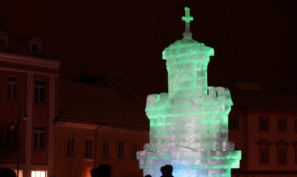 Misterija „Ledo vilkas“ šalia barokinių ledo skulptūrų