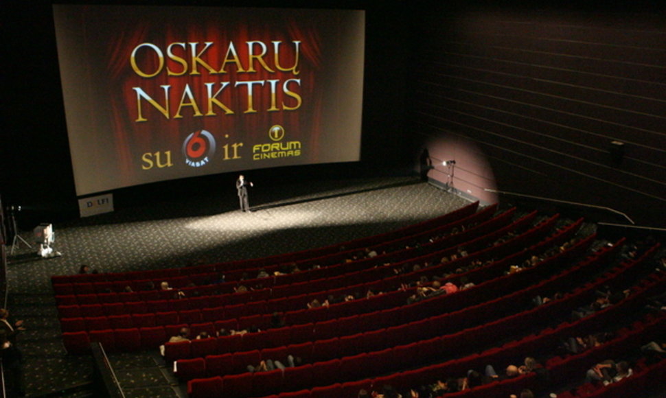 Kinomanų susirinko apypilnė kino teatro salė.