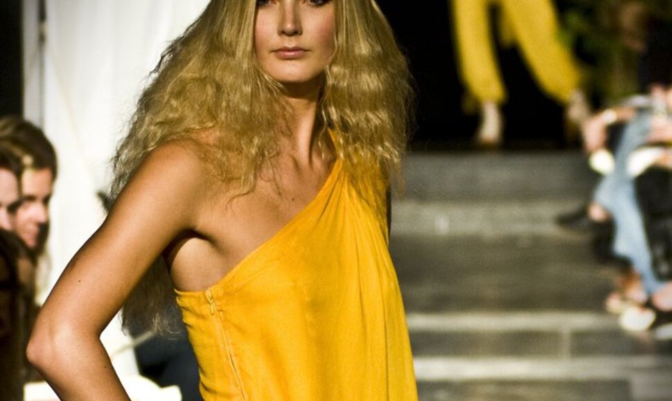 Dizainerės Leilos Hafzi pavasario/vasaros 2009 kolekcijos modelis